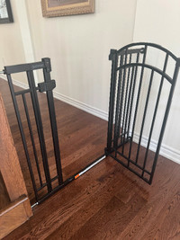 Baby safety gate (used, excellent condition)