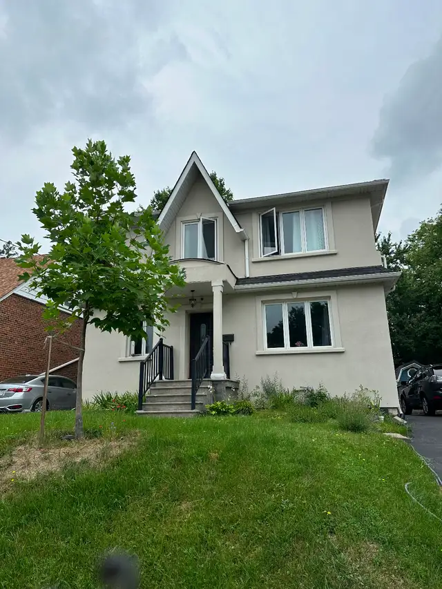 Female roommate, Yonge Sheppard