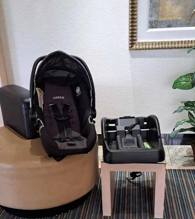 Siège d'auto pour enfants de 3-8ans  in Clothing - 3-6 Months in City of Montréal - Image 3