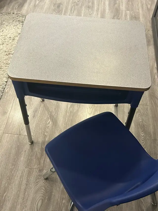 Desk and Chair for Elementary School Student 64357849347329121