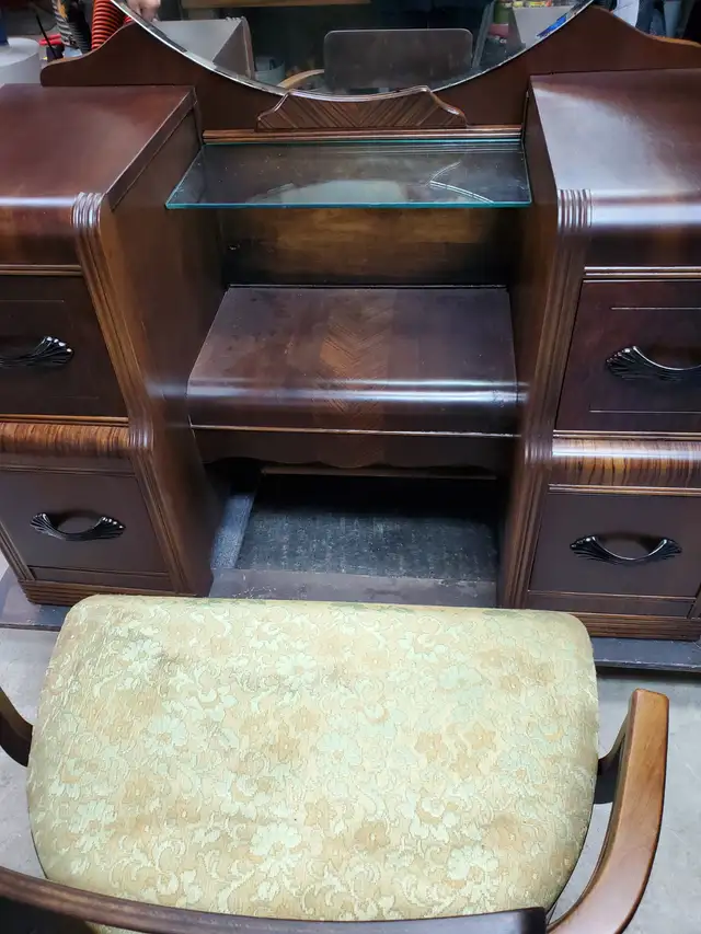 ANTIQUE VANITY   " REDUCED "63793631637121121