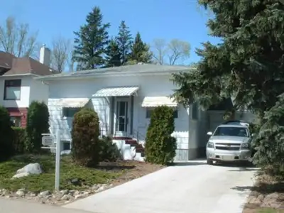 University – whole mainfloor 2 large bedrooms for rent
