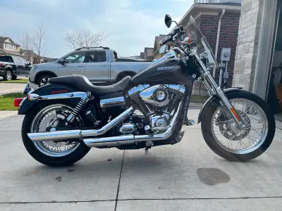 2013 Super Glide Custom FXDC - Purchase from original owner. Excellent condition and very low KMS. I...