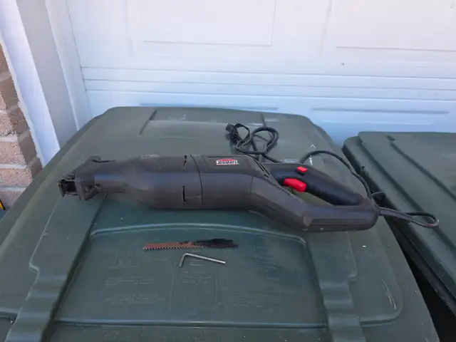 Jobmate Job Mate Reciprocating Saw 6.5A 120V Corded 1 Blade Key in Power Tools in Windsor Region - Image 3