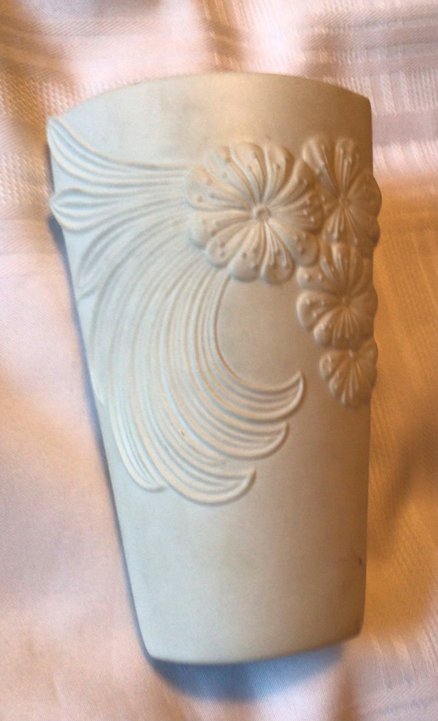 KaIser Germany bisque vase signed and numbered - reduced  in Arts & Collectibles in Thunder Bay - Image 3