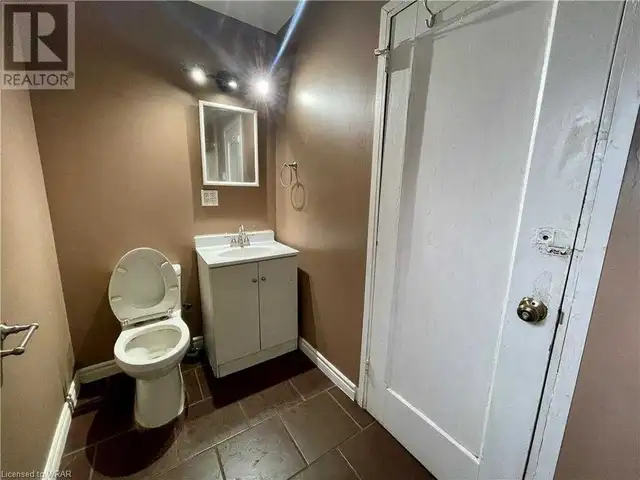 Heritage House for Rent - Downtown Kitchener 5bed+2bath / 4 park in Long Term Rentals in Kitchener / Waterloo - Image 6