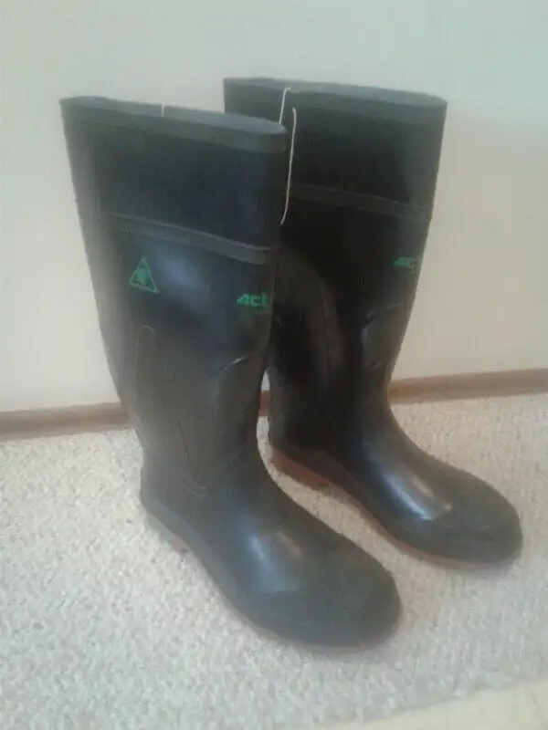 Rubber Safety Boots, ( Brand New) in Men's Shoes in Medicine Hat - Image 6