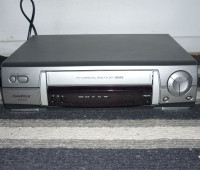 GoldStar BD900ZM VCR VHS Player Hi-Fi Stereo with RCA Cables