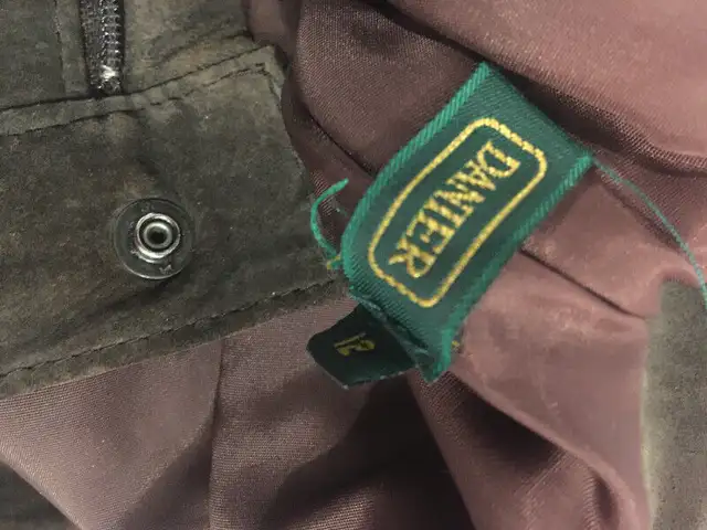 Leather Ladies Clothing - pants,skirt,jacket in Women's - Bottoms in Oakville / Halton Region - Image 8