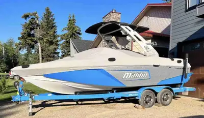 2019 Malibu Wakesetter 22LSV 170 hrs Plug and play Great condition Blue/white interior