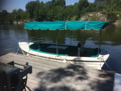 A rare find, a classic Electric Power launch well equipped and in excellent condition. Eco friendly...