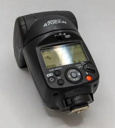 Selling a used Canon 470EX-AI Speedlite / flash, in good used condition. It has minor cosmetic wear,...