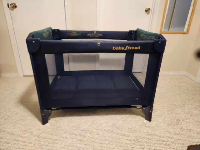 Handy Collapsible Travel Crib/Playpen in Cribs in Edmonton - Image 2