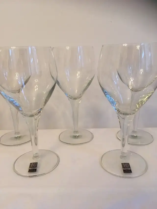 8 Verres Vin de Crystal Roscher8 Crystal Wine Glasses in Kitchen & Dining Wares in City of Montréal - Image 4