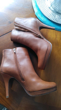 Brown Steve Madden Leather bootie $60 NWOT, Size 8.5-9