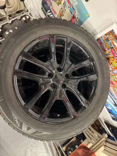 18" rims, 5x108 bolt pattern, fits ford maverick Volvo, Jag, Land Rover Lincoln. Tires are Kumho 225...
