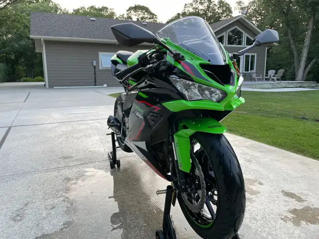 2022 Kawasaki ZX-6R, never dropped, never raced, no scratches. in Sport Bikes in Winnipeg - Image 4