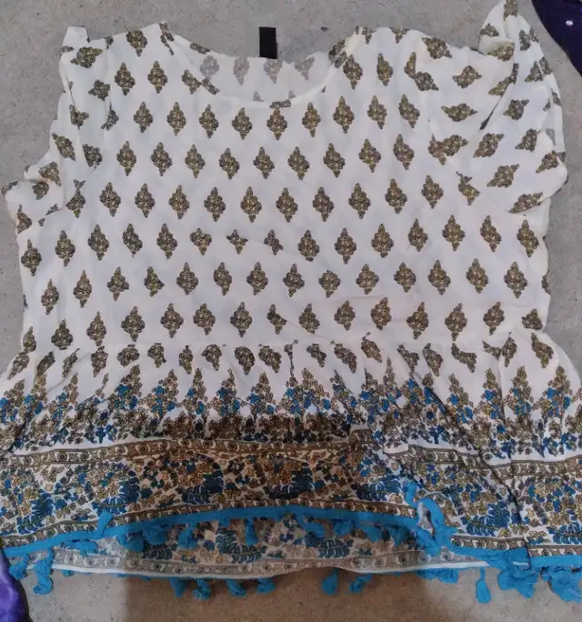 Women's Tops in Women's - Tops & Outerwear in Kitchener / Waterloo - Image 4
