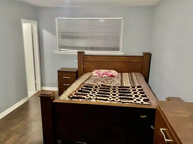 3 bedrooms house upstairs