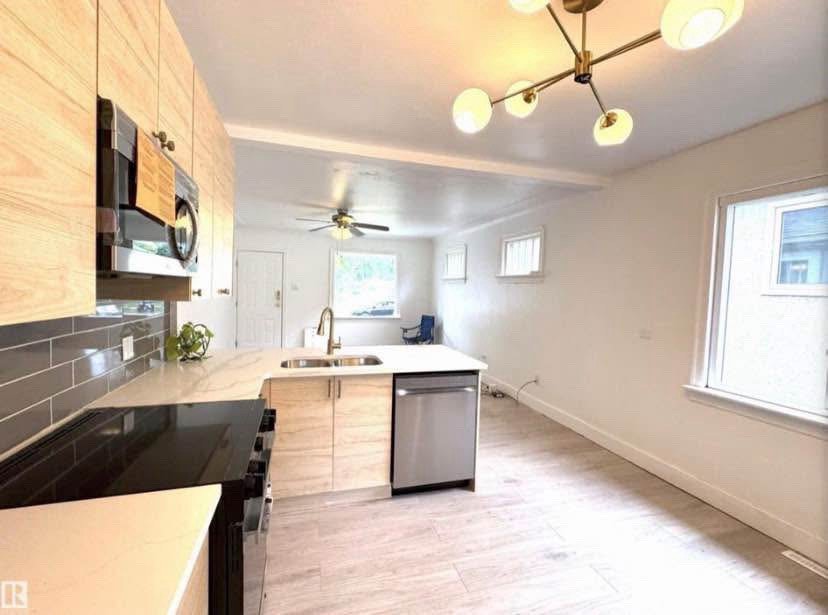 2 bedroom house with garage and yard 2