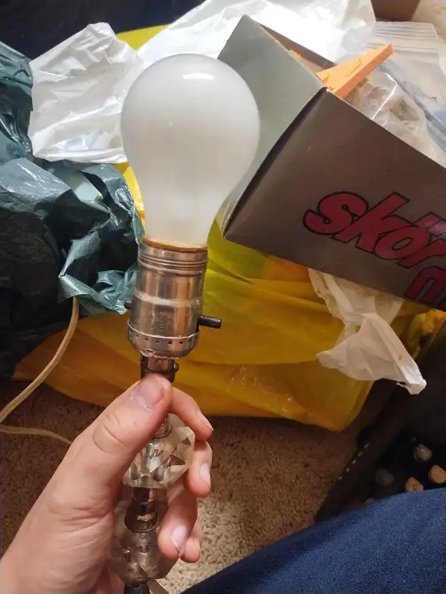 vintage glass lamp in Arts & Collectibles in Ottawa - Image 3