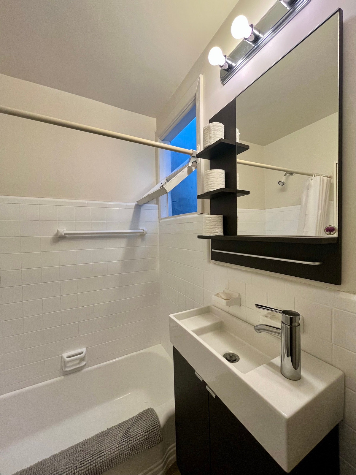 3.5 Mueblé/wifi - Plateau Mont Royal- 1 Septembre- 1480$ — photo 3