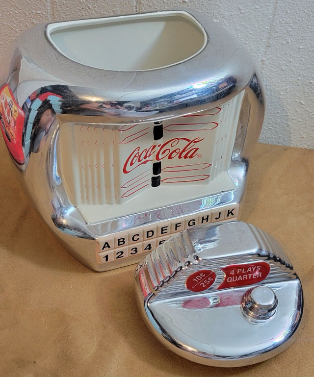 Vintage Coke Jukebox Cookie Jar in Arts & Collectibles in Kitchener / Waterloo - Image 3