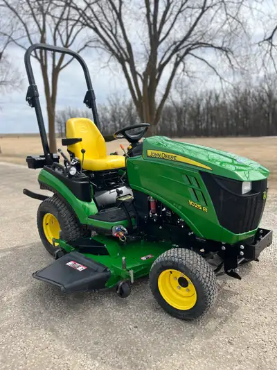 John Deere 1025R. Very nice condition. Freshly serviced and ready to mow grass with its auto connect...