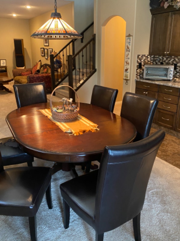 Beautiful Basement Suite Walking distance to Polytechnic Room Rentals