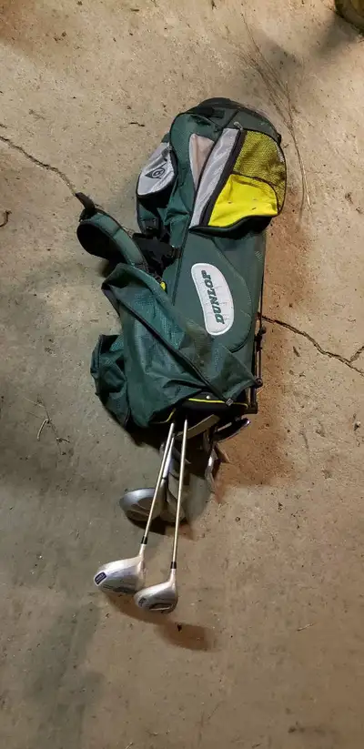 Dunlop golf bag with set of left handed clubs, View more