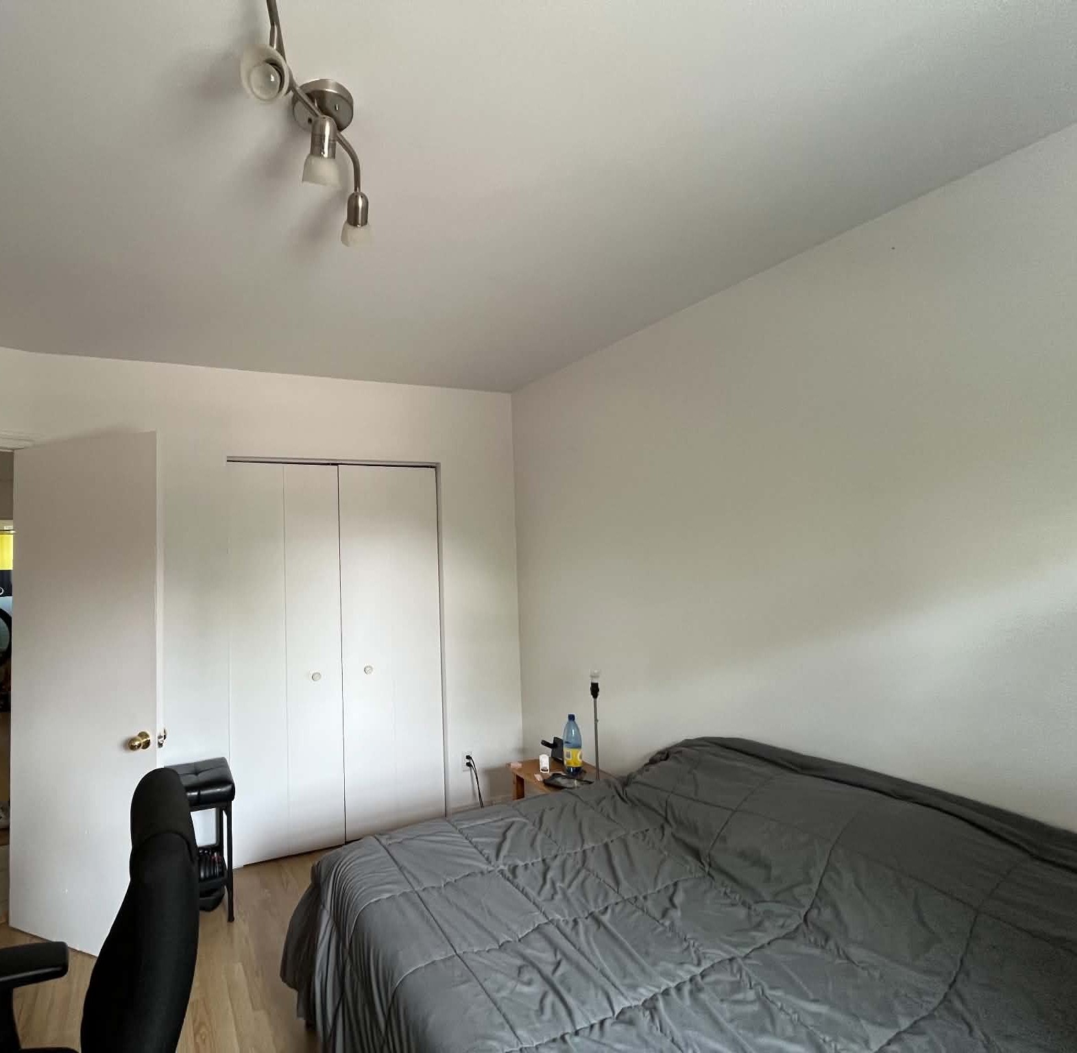 3 1/2 apt très ensoleillé vieux Longueuil 1275$/mois — photo 3