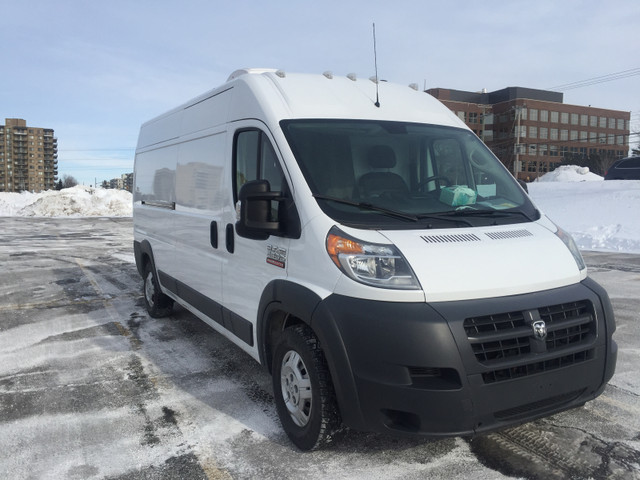 2018 Ram Dodge ProMaster Cargo Van 2500 High Roof 159" dans Autos et camions  à Ville de Montréal - Image 2