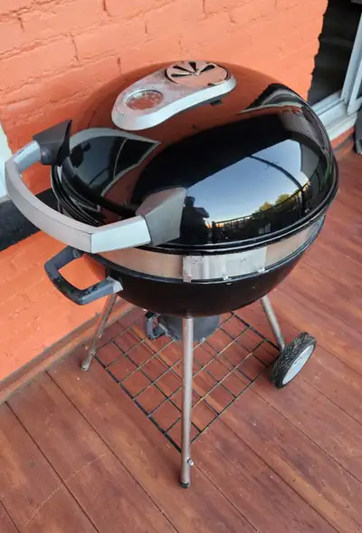 BBQ Napoléon Charcoal Pro 22 pouces, View more