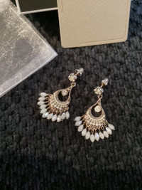 Boucles d'Oreilles NEUVES/NEW Earrings