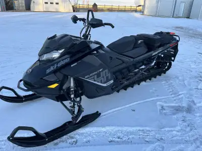 2018 skidoo summit SP 850 E-Tec , electric start , reverse 165 3” track , 1722 klm , 3 tunnel bags ,...