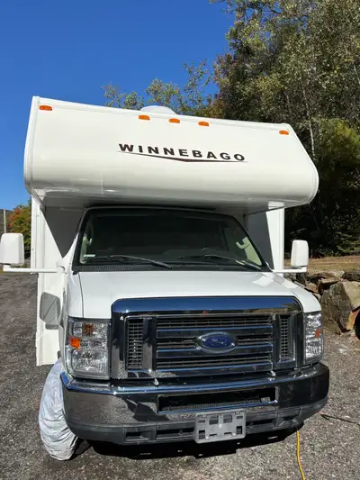 Winnebago Class C 2015 31 pieds (Negotiable) En tres bonne condition! Moteur Ford E-450 42,442 km 1...