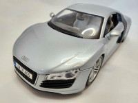 Audi R8 Coupe V8 FSI Silver With Carbon Blades 1:18 Diecast NB