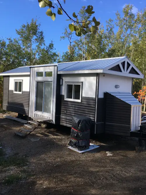 Cozy 40’x12’ Tiny House for immediate Rental. ideal for a single person. Comes with all the comforts...