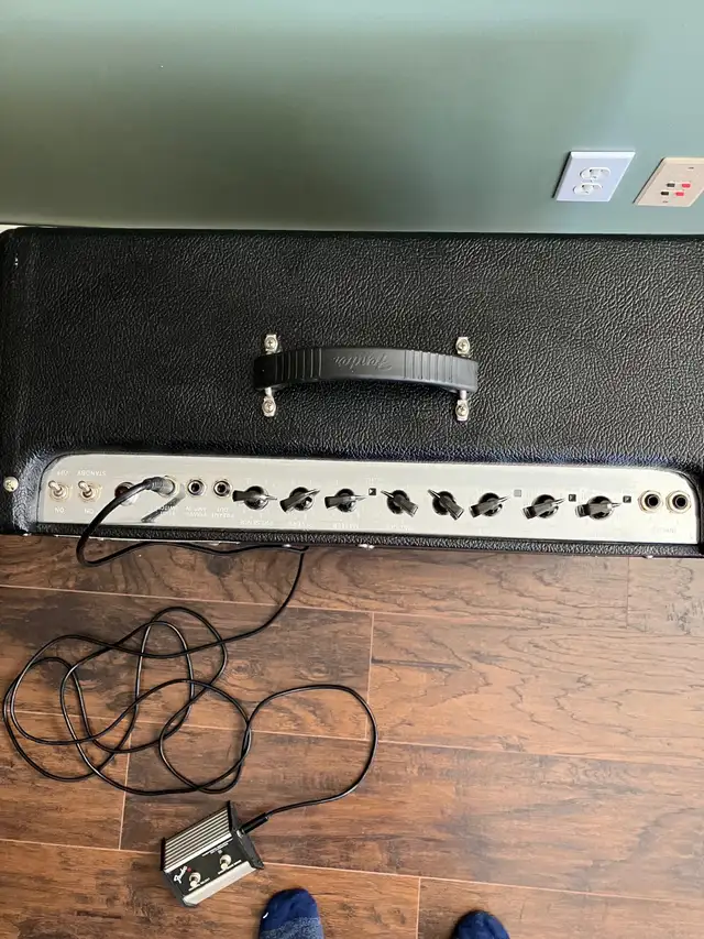 Fender Hot Rod Deville 4x10 in Amps & Pedals in Fredericton - Image 4
