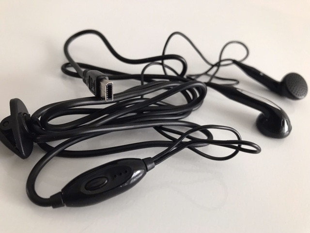 Écouteur Stereo Earbud Headset for HTC Fuze/Touch Pro/Touch Pro/ dans Écouteurs  à Ville de Montréal