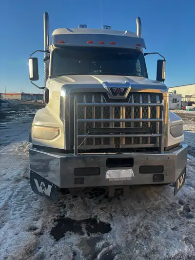 Selling my western star truck. Just had an inspection done and it runs without any problems. It has...