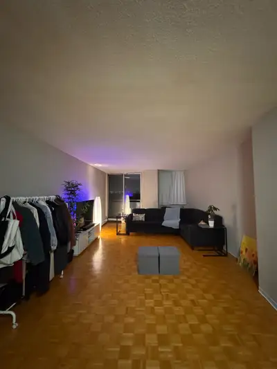 I am subleasing my apartment. The unit is in used condition. Available from 1st Feb. Here are some f...