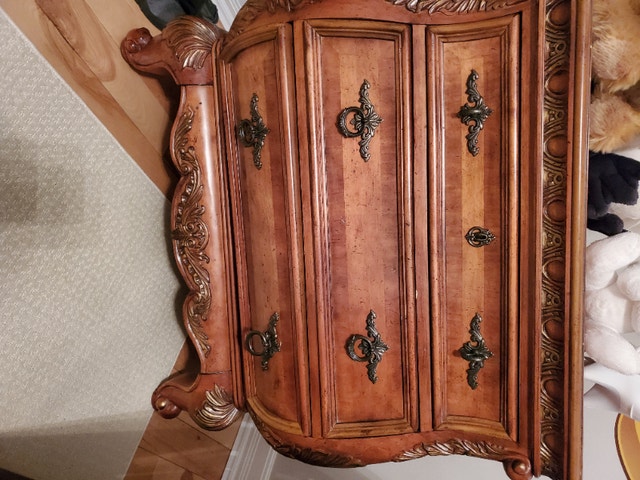 Versailles French Provincial dresser and night table EXCELLENT