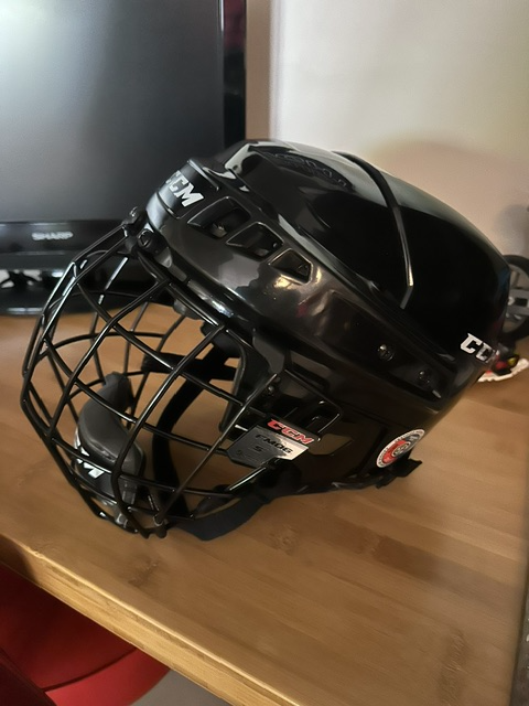 Hockey Helmet and Mask - CCM - Small Youth in Hockey in St. Catharines - Image 2
