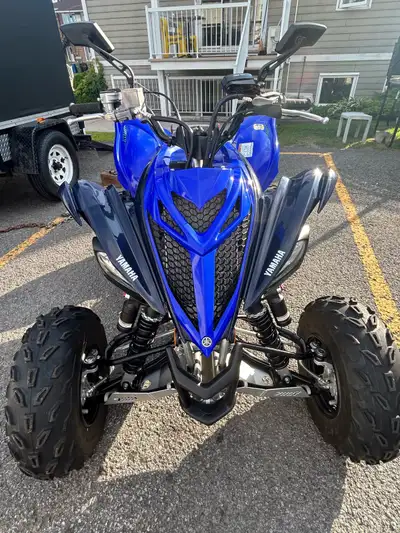 Yamaha Raptor 700 2024 En excellente état. Jamais sorti l’hiver. Près de 800 km au compteur Skid pla...