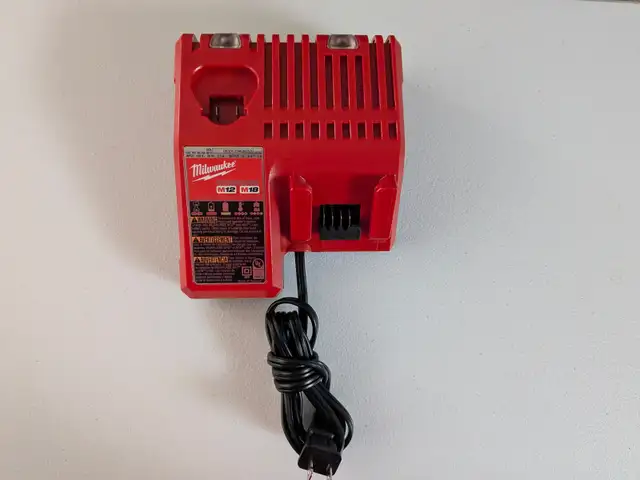 Battery M18/M12 charger for Milwaukee tools in Power Tools in Oakville / Halton Region - Image 2
