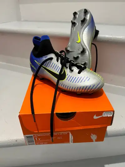 Adidas cleats excellent condition size 1