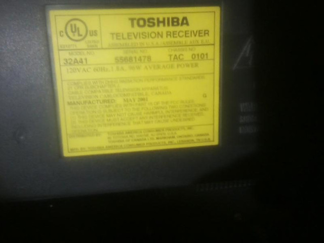 2001 Toshiba Television for sale. $ 100.00 OBO in TVs in Calgary - Image 2