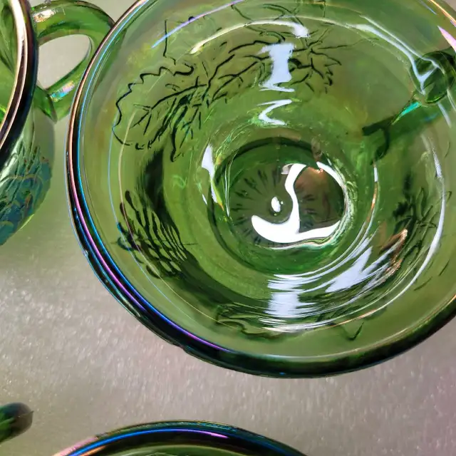 Vintage Carnival Glass Punch Bowl and 12 Cups iridescent green in Holiday, Event & Seasonal in City of Montréal - Image 10