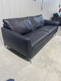 New! Beautiful Fine Italian Leather Sofa! 